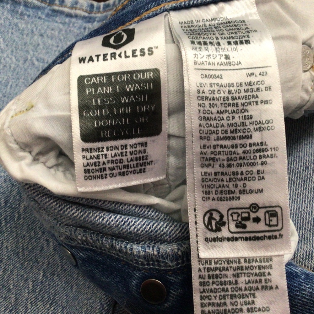 Levi’s premium ribcage straight high waisted jeans. Size 26. Great shape. - Picture 7 of 9